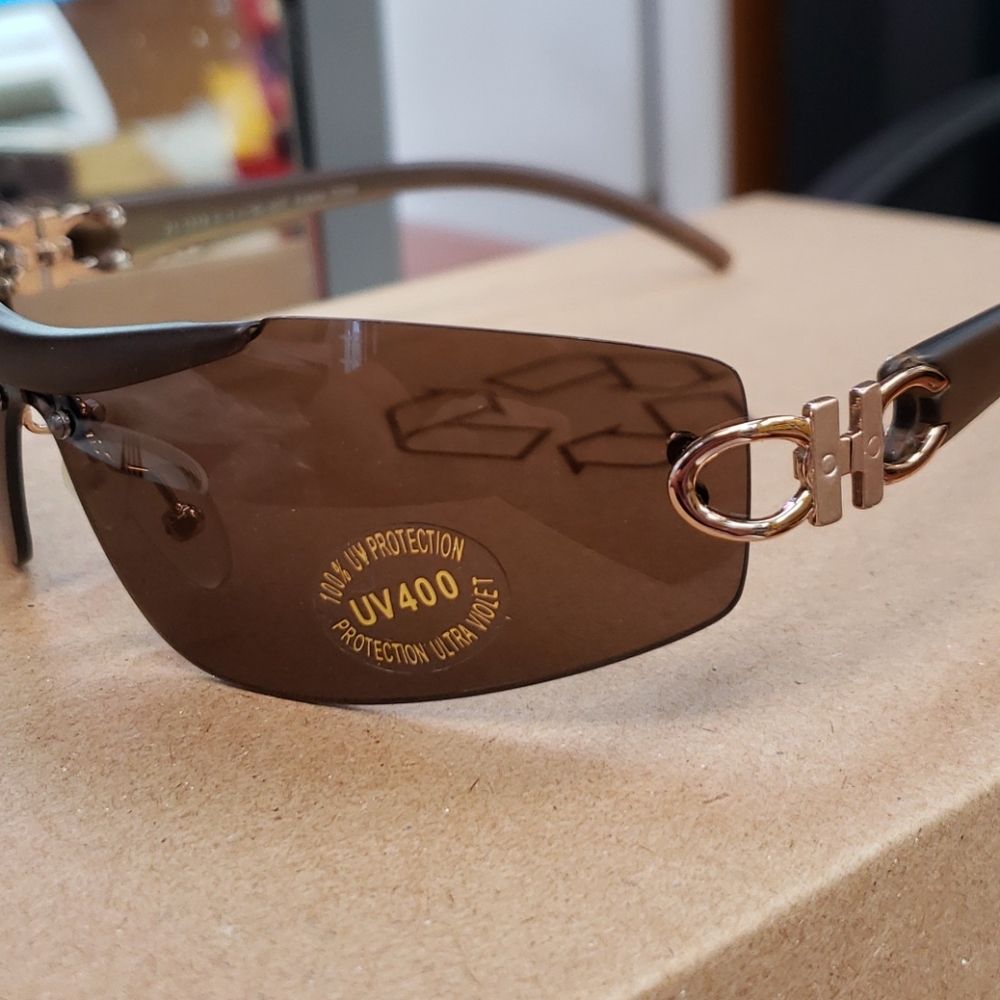 Fashion shield sunglasses 🕶 😎